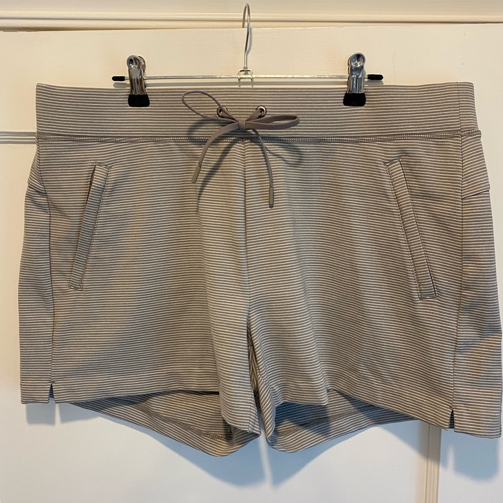 Athleta Modern Metro Shortie Silver grey stripe-12